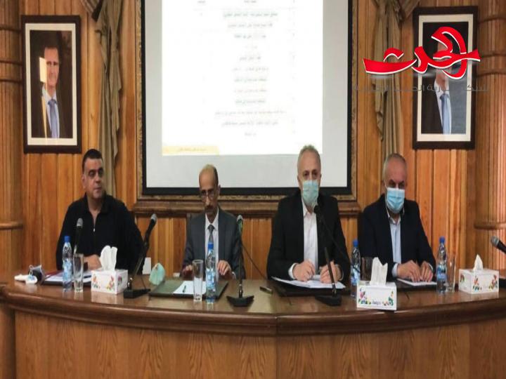 وزير النقل من طرطوس يبشر: اتفاقيات مع روسيا وايران لتأمين حوامل الطاقة ووضع المحروقات سيتحسن