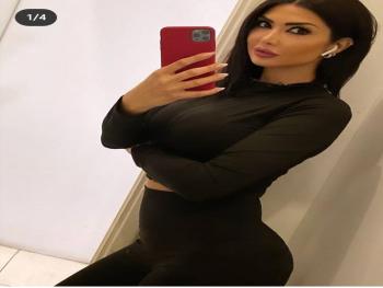 دانا الحلبي تعلن خطوبتها من هذا الفنان السوري وتطل باحدث جلسة تصوير بالبيجامة