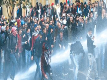 الرئيس اللبناني يطلب من الجيش استعادة الهدوء