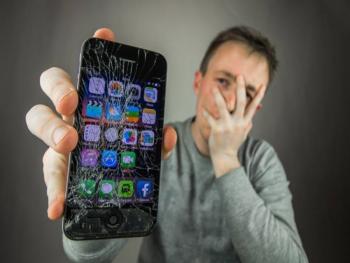 هل مللت الذهاب إلى محال تصليح الهاتف الجوال؟.. آبل تطلق خدمة إصلاح الايفون في بيتك 