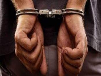 القبض على شخص أثناء محاولته سرقة محل معد لبيع الجوالات في دير عطية بريف دمشق