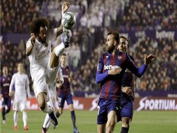 ريال مدريد يفقد صدارة الدوري الإسباني لكرة القدم