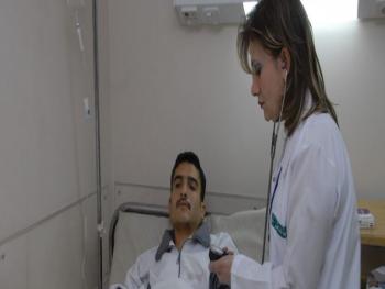 الممرضون يعانون من حرمانهم طبيعة العمل