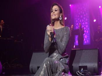الفنانة اللبنانية كارول سماحة تحاول الانتحار بفيديو كليب والشرطة الفرنسية تتدخل