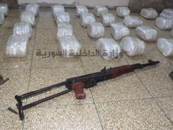  إلقاء القبض على شخصين من مروجي المخدرات في اللاذقية مع 60 كغ من الحشيش المخدر