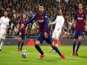 جيرارد بيكيه يأسف لخسارة برشلونة أمام أسوأ نسخة من تشكيلة ريال مدريد