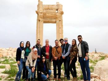 رحلة علمية سياحية شارك فيها عدد من الأدلاء السياحيين وطلاب كليات السياحة والآثار والعمارة