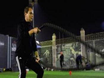 لاعب كرة القدم السبعيني يسجل هدفا في أول مباراة له
