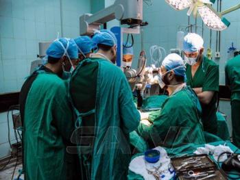 عمل جراحي دقيق بزراعة عظم وشرايين واوعية في مشفى المجتهد