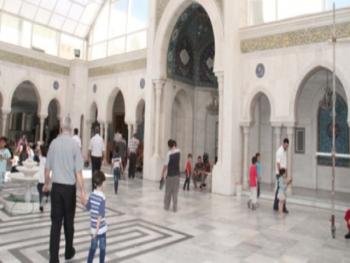 اغلاق مقامي السيدة زينب والسيدة رقية في دمشق احترازيا