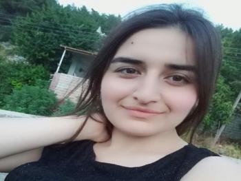عشرون عاما وأنا أركض بقلم الكاتبة نوارة خنسة