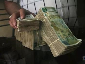 محلل مالي يقترح قروضا للدخل المحدود تتحمل الدولة الفائدة عليه