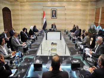 الفريق الحكومي : التشدد بتطبيق حظر التجول والإغلاقات المفروضة في جميع المحافظات بهدف الحفاظ على السلامة العامة