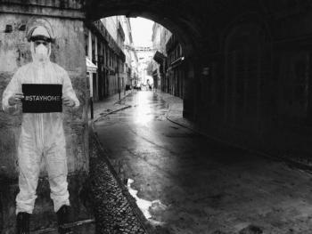 فيسبوك يحذف تداعيات للتظاهرات ضد تدابير البقاء في المنزل 