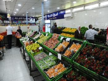100 طن من الخضار والفواكه تباع في صالات السورية للتجارة بدمشق والعمل جار على زيادتها