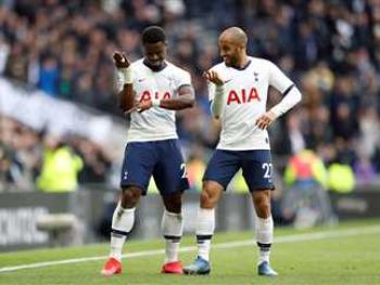 توتنهام يعيد لاعبيه إلى الملاعب