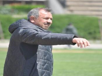 المدرب أحمد الشعار: عودة المنافسات الكروية خطوة مهمة ومفيدة