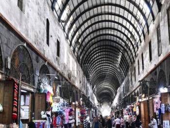 الادارة المحلية تسمح للمحلات والمهن الخدمية بالعمل حتى السابعة مساء