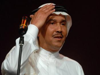 بعد الاعلان عن اصابته بالاكتئاب.. محمد عبده يحيي حفلا غنائيا افتراضيا 