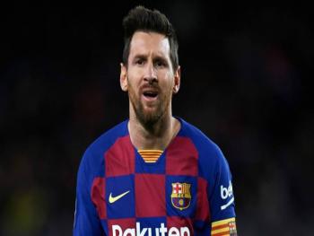 هل يبقى ميسي في برشلونة في موسم الانتقالات الحالي أم فضل الانتقال إلى ناد آخر؟