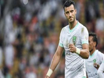 مدرب الاهلي السعودي يستثني عمر السونة من هذا القرار