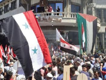مسيرات في السويداء رفضاً للعقوبات الأميركية وتأكيداً على التمسك بالمواقف والثوابت الوطنية 