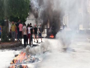 الاحتجاجات في لبنان تواصل قطع بعض الطرقات الرئيسية
