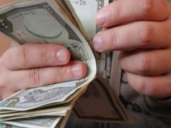 بناء على توجيهات رئيس الحكومة.. المصرف المركزي يعمم بوقف منح القروض 