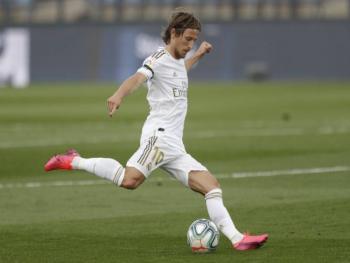 مودريتش لاعب ريال مدريد يريد الاعتزال في هذا الفريق