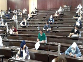 طلاب الطب البشري يتقدمون للامتحان الطبي الموحد