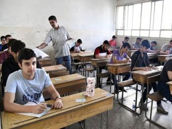 طلاب الثانويات يتقدمون لامتحاناتهم اليوم