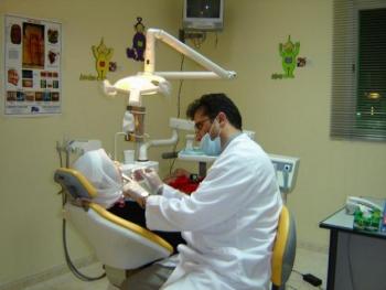 مجلس التعليم العالي يخفض عدد المقررات الدراسية في كليات طب الأسنان بالجامعات
