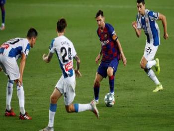 برشلونة يتغلب على إسبانيول في الدوري الإسباني بكرة القدم