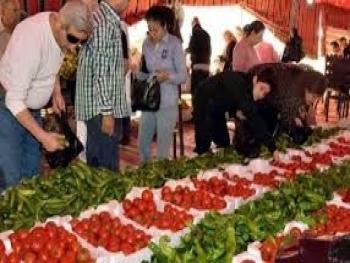 السوق الشعبي الذي افتتحته غرفة صناعة دمشق وريفها في مدينة جرمانا يخيب آمال المواطنين