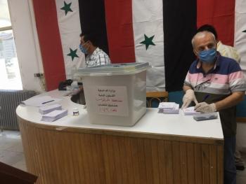 فتح صناديق الاقتراع أمام الناخبين في جميع المراكز الانتخابية لانتخاب أعضاء مجلس الشعب