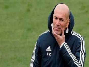 زيدان يشير إلى إمكانية مغادرته لريال مدريد