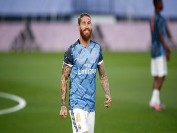 سيرجيو راموس بتلقى عرضا مغريا للرحيل عن الفريق الملكي