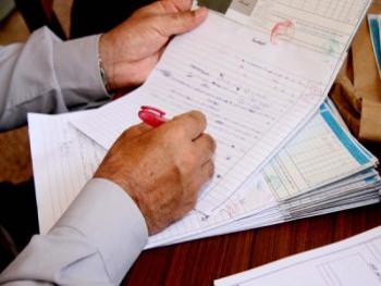 معاناة يومية يرويها اساتذة لوصولهم إلى مراكز التصحيح مع ضعف في التعويضات  