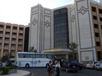 القادمون يدفعون 200 دولار لفحص الكورونا.. واقامة في فندق ايبلا لليلة واحد بدل ١٤ يوم