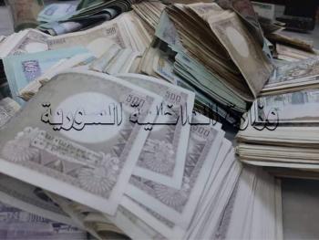 وفاة متسول تكشف عن اموال من فئات مالية قديمة ما زالت مخبأة ضمن اكياس 