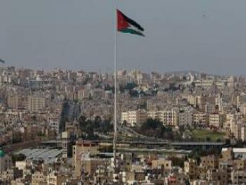 مدير عام بنك في الأردن يحتال على المواطنين بملايين الدنانير مغادرا إلى دول الخليج
