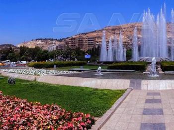 درجات الحرارة حول معدلها والاجواء سديمية حارة نسبيا