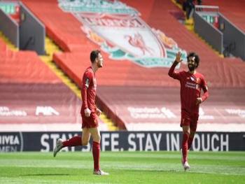 روبرتسون ساخرا من محمد صلاح: "وداعا يا صديقي.. وداعا يا حبيبي!"