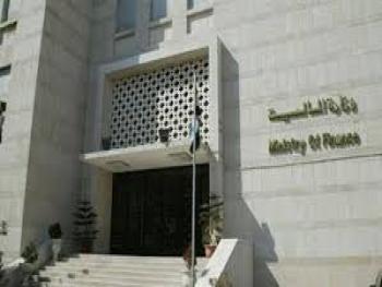 الحجز على أموال عدد من رجال الأعمال للاستيراد تهريباً