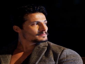 الفنان الجزائري محمد رغيس يعلن إصابته بفيروس كورونا ويدعو مخالطيه للفحص
