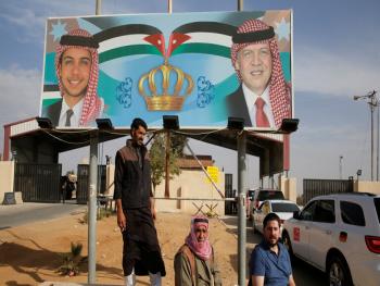 رحال يطلب من المصدرين عدم ارسال شحنات جديدة عبر منفذ جابر الحدودي