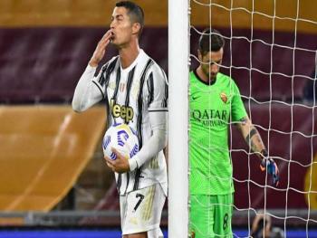 ثنائية رونالدو تمنح يوفنتوس التعادل 2-2 مع روما