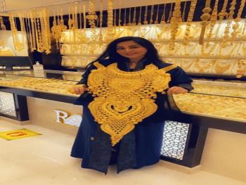 فنانة سعودية تثير جدلا على مواقع التواصل الاجتماعي بطوق ذهب "رعد الشمال" 