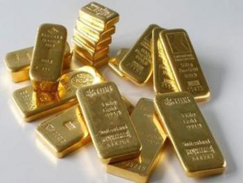 الدولار يرتفع والذهب يتراجع