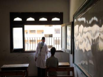 تحرك عاجل بعد واقعة مشاهدة أفلام إباحية على شاشات مدرسة مصرية